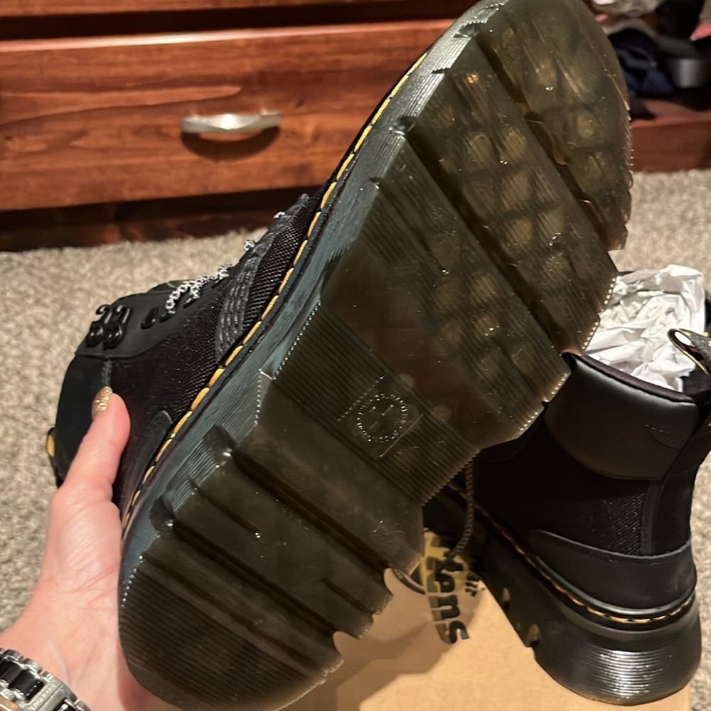 NIB Women’s Dr. Martens Black Boots Size 6 - Picture 6 of 8